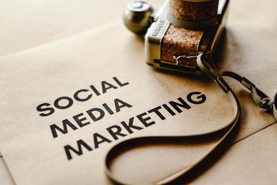 social media advertising vs organic social media for business